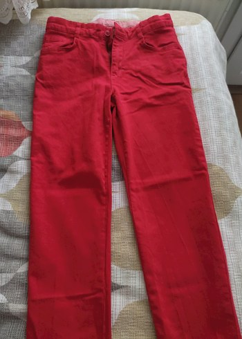 Erkek Çocuk Kırmızı Düğmeli Pantolon