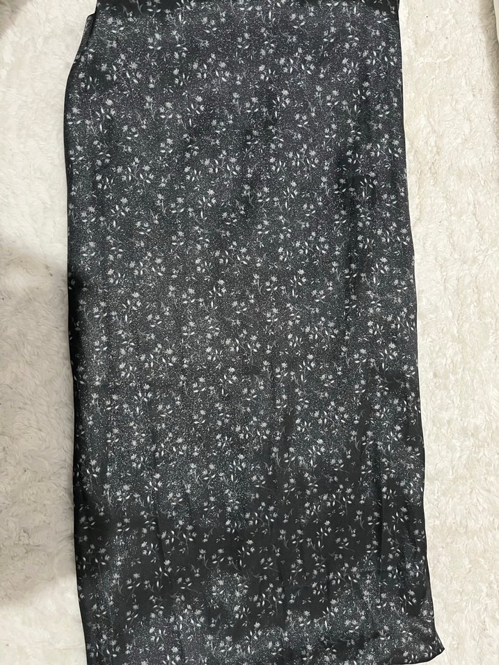 Parıl Parıl Siyah Çiçekli Şal - Görsel 2