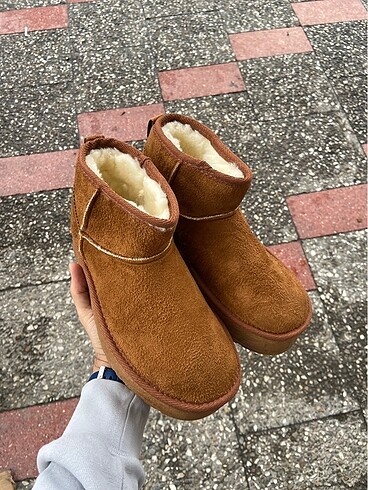 Ugg mini platform