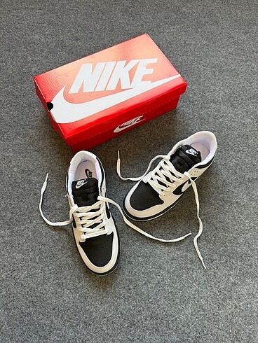 Nike dunk reserve panda
