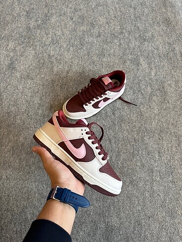 Nike dunk valentines