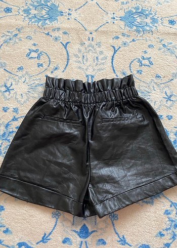 Bershka Bershka Siyah Deri Kemerli Mini Sort