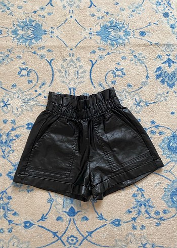 s Beden Bershka Siyah Deri Kemerli Mini Sort
