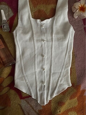 Bershka sahte dügmeli coquette body/top