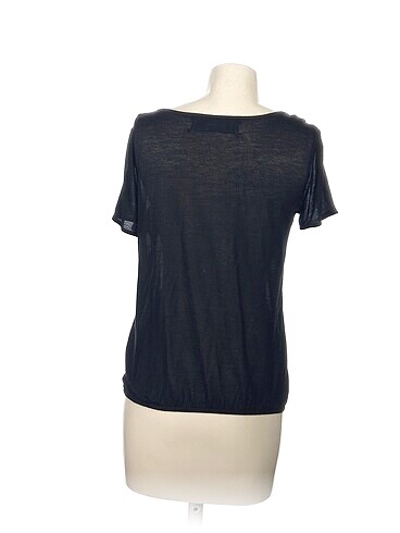 m Beden Zara T-shirt %70 İndirimli.