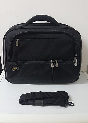 Case Logic Laptop Çantası