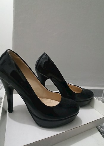 Kadın Siyah Rugan Stiletto Topuklu Ayakkabı