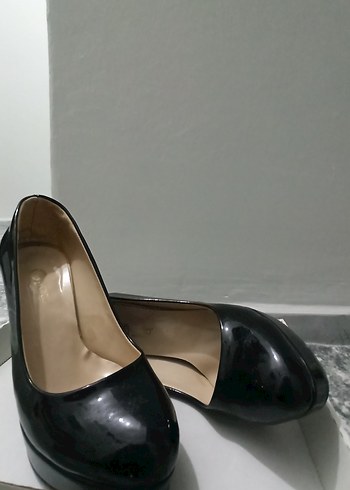 38 Beden Kadın Siyah Rugan Stiletto Topuklu Ayakkabı