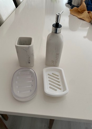 Beyaz Sıvı Sabunluk ve Diş Fırçalık Seti 4 parça