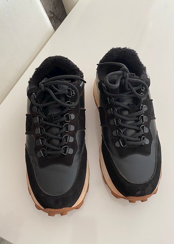 39 Beden Siyah Kürklü Stiletto Topuklu Kadın Spor Ayakkabı
