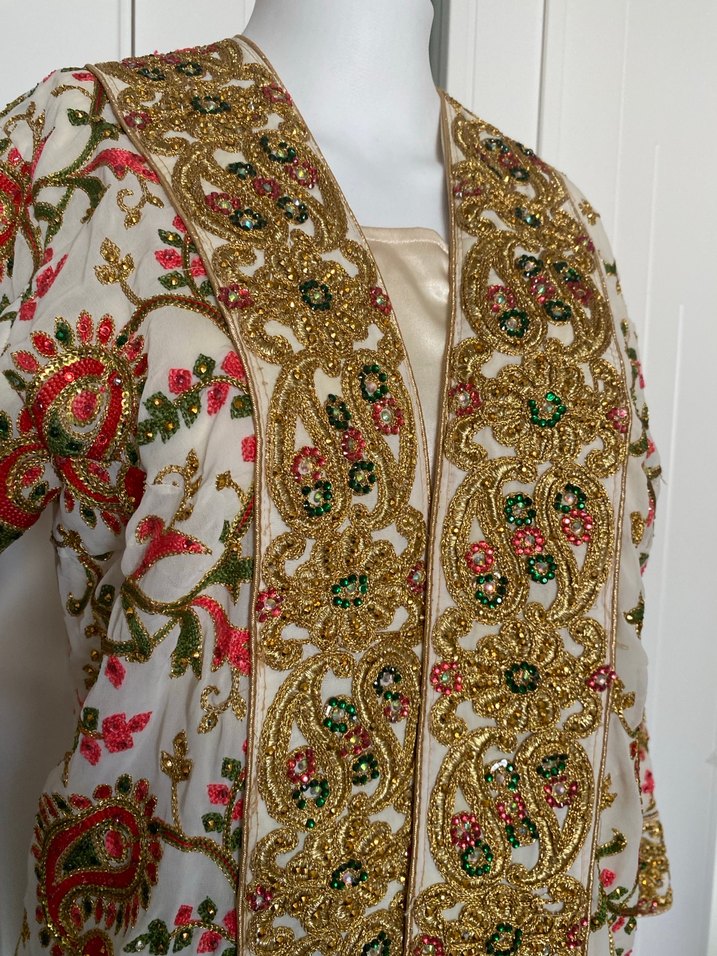 Taş işlemeli yöresel kaftan - Görsel 4