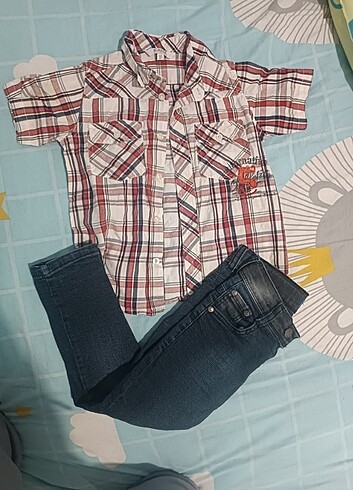 Çocuk takım olarak gömlek ve kot pantolon modeli