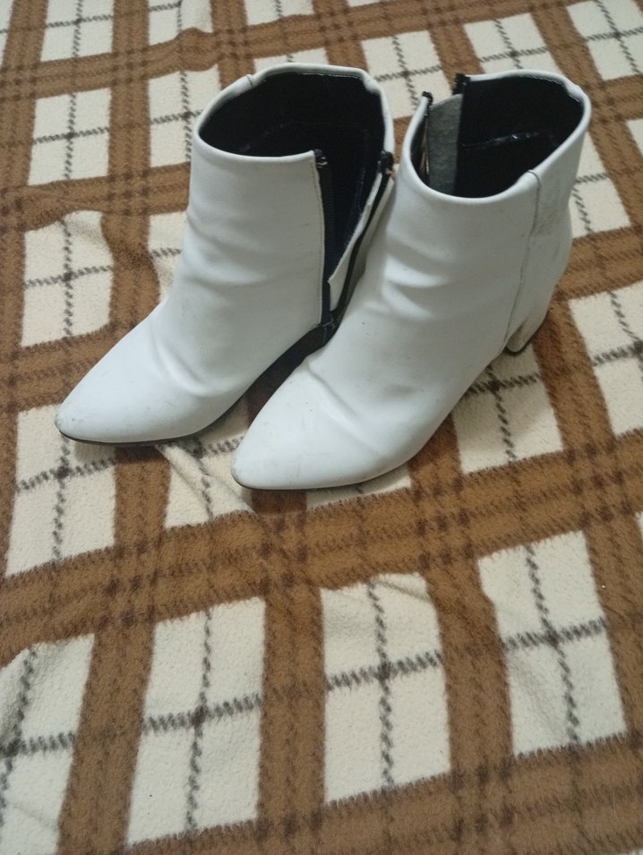 Beyaz Deri Kadın Topuklu Bot - Görsel 2