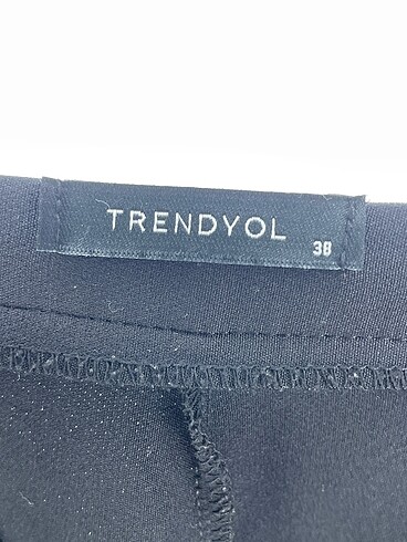 38 Beden siyah Renk Trendyol & Milla Düz Kesim %70 İndirimli.