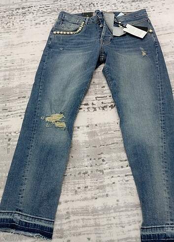 29 Beden mavi Renk Guess pantolon