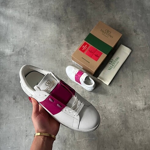 Valentino Valentino Open For a Change