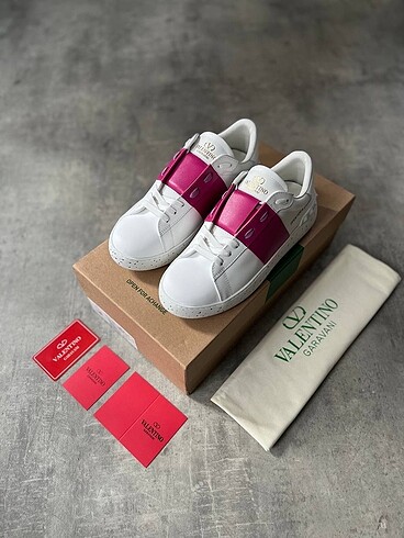 37 Beden Valentino Open For a Change