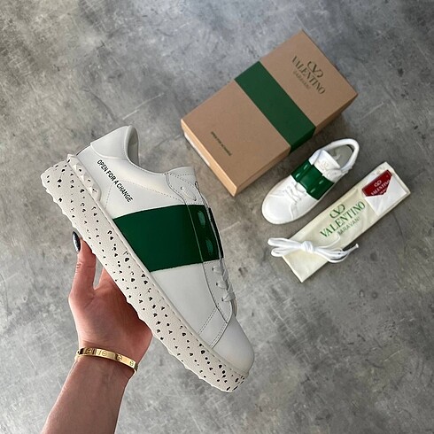 Valentino Open For a Change