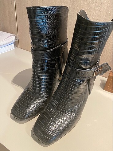 NineWest Bot