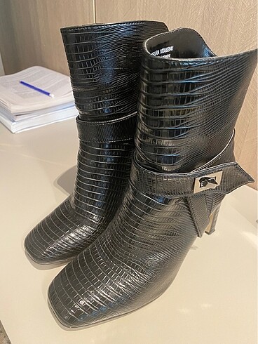 Nine West NineWest Bot