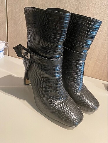 38 Beden NineWest Bot