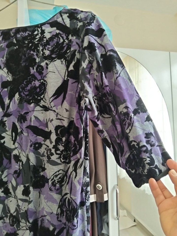 Mor V Yaka Uzun Bağlamalı Kadın Elbise - Görsel 3