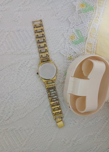 Altın Renkli Klasik Kadın Kol Saati - Görsel 3