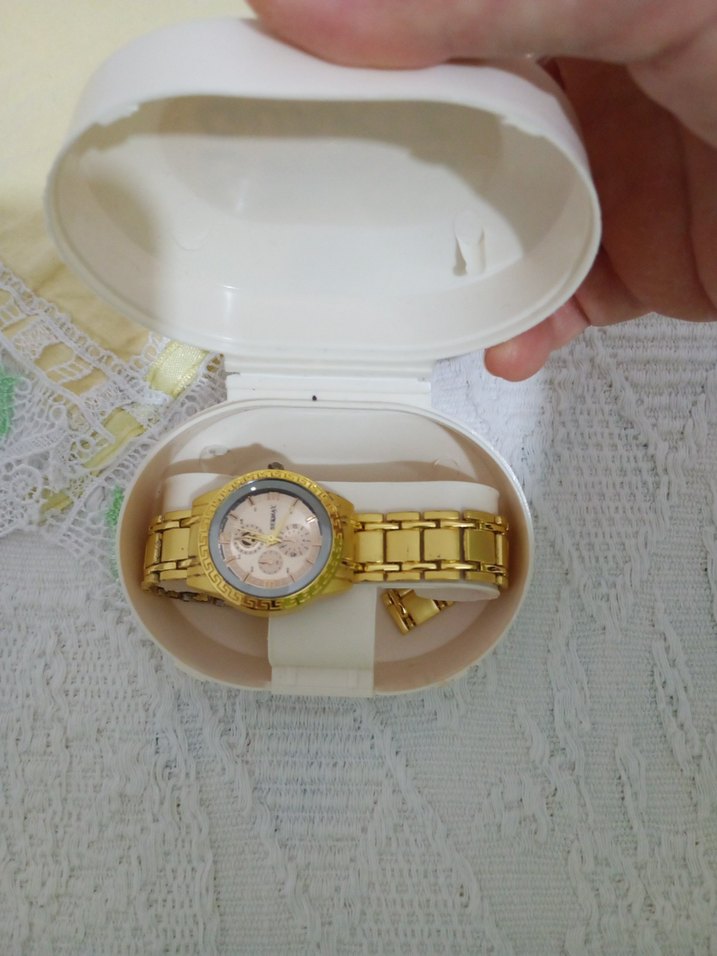 Altın Renkli Klasik Kadın Kol Saati - Görsel 2