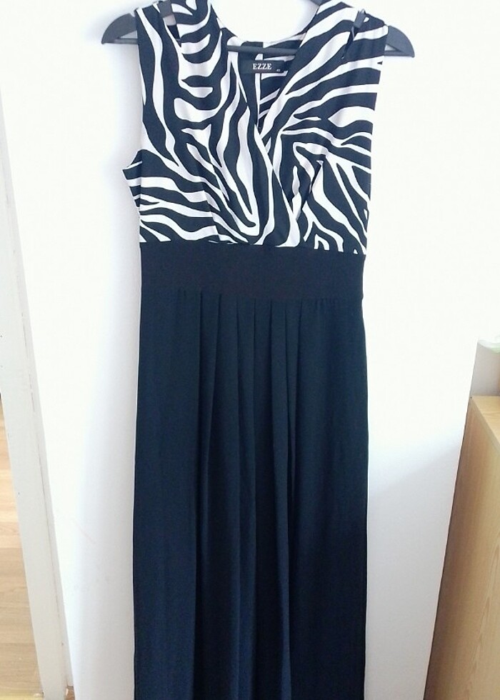 Siyah ve zebra desen şık ve rahat uzun elbise - Görsel 2