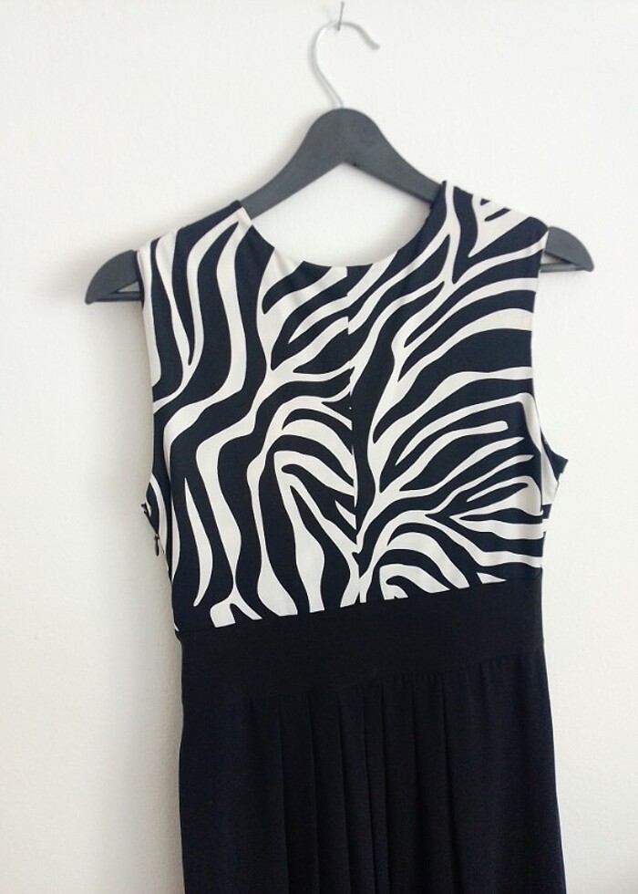 Siyah ve zebra desen şık ve rahat uzun elbise - Görsel 4