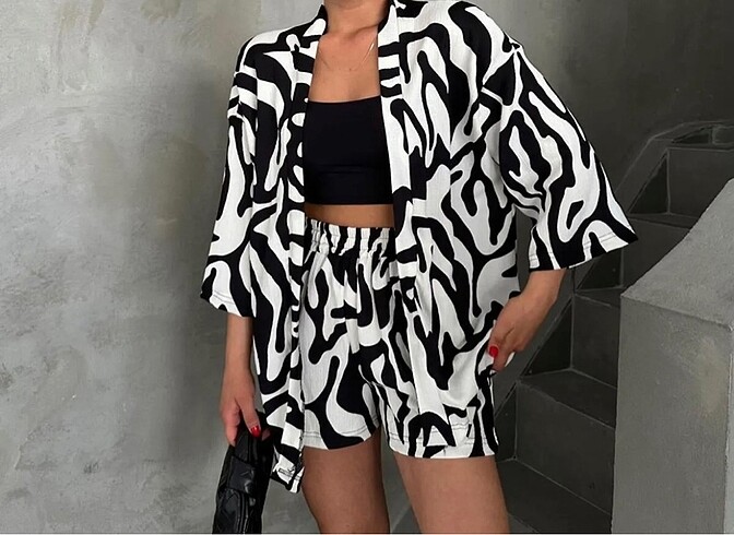 Diğer KADIN SİYAH BEYAZ ZEBRA ŞORTLU TAKIM