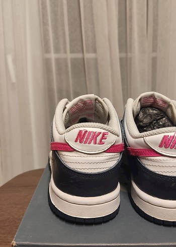 Pembe Detaylı Siyah-Beyaz Spor Ayakkabı Nike orjinal sorunsuz - Görsel 4