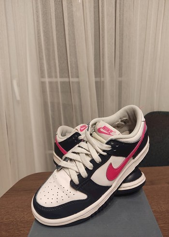 Pembe Detaylı Siyah-Beyaz Spor Ayakkabı Nike orjinal sorunsuz - Görsel 2