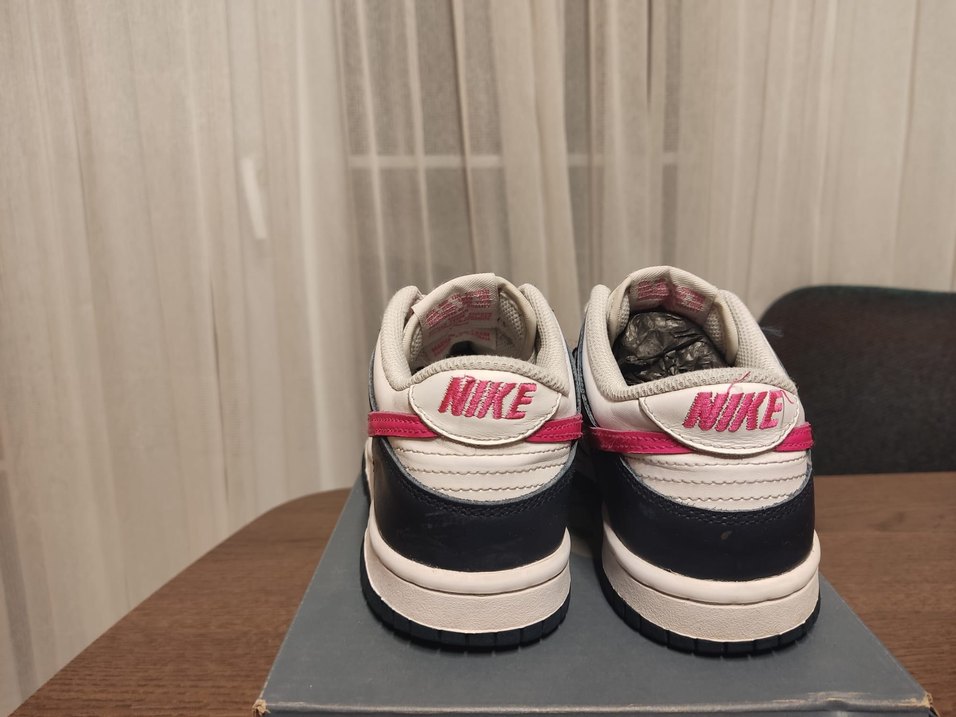 Pembe Detaylı Siyah-Beyaz Spor Ayakkabı Nike orjinal sorunsuz - Görsel 4