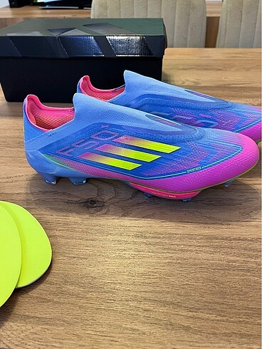 45 Beden Adidas F50+ çim saha krampon