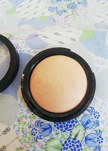 GOLDEN ROSE TERRACOTTA PUDRA