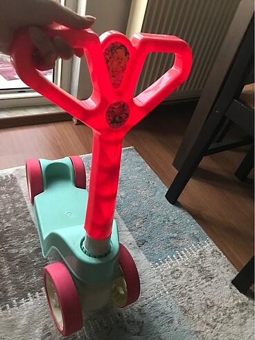 Kız çocuk pembe scooter