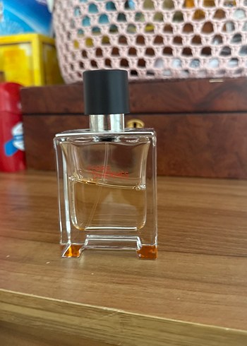 Erkek Parfümü Bej Klasik Stil
