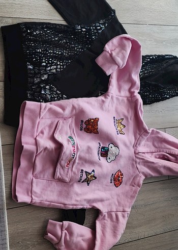 7 Yaş Beden siyah Renk Kız Çocuk Siyah Kapüşonlu Pul Detaylı Sweatshirt