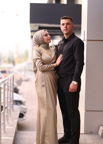 Abiye Altın Renkli, Uzun Kollu, Yüksek Yakalı Abiye Elbise
