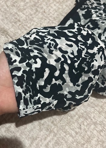 Gri Yılan Desenli Rahat Kesim alt - Görsel 4