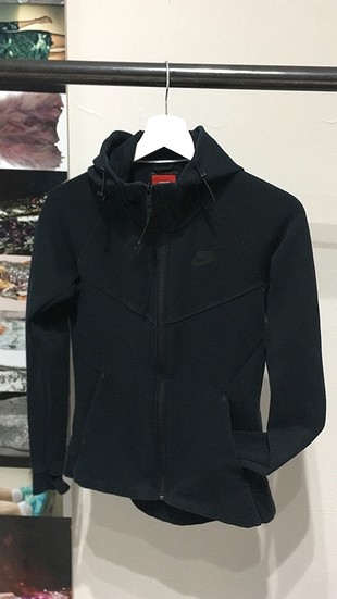 Nike kapşonlu sweatshirt