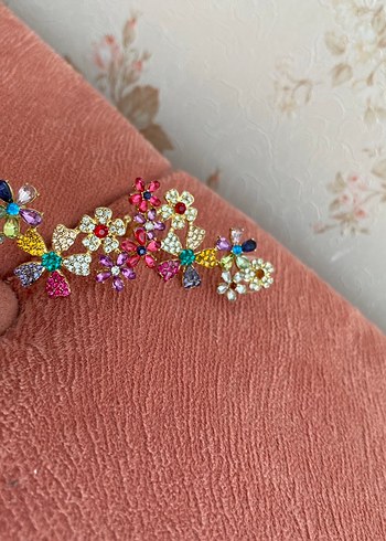 Beden çeşitli Renk Renkli Mini Çiçekli Payetli Küpeler
