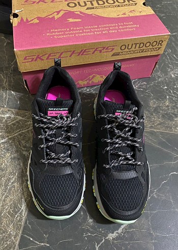 39 Beden Skechers Renkli Bağcıklı Kadın Spor Ayakkabı