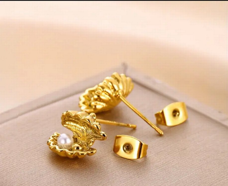 Mini Altın İncili Kabuk Küpeler - Görsel 4