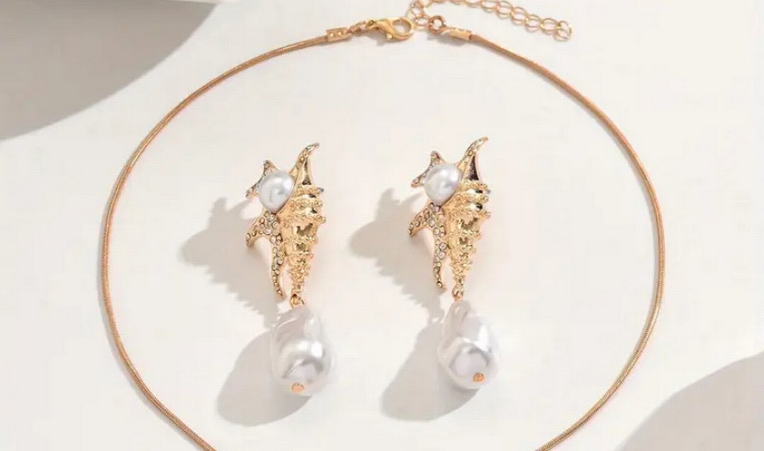 İnci Detaylı Altın Rengi Midi Küpe - Görsel 3