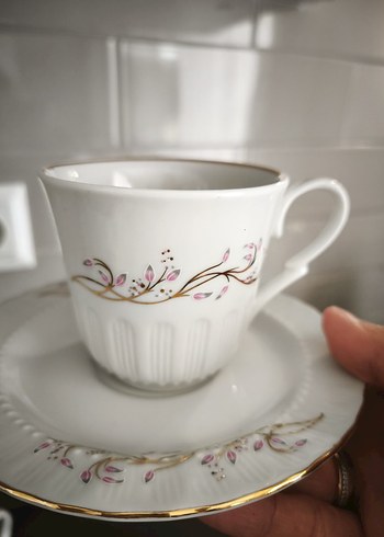 Güral porselen çiçekli neskafe fincanı ve sütlük