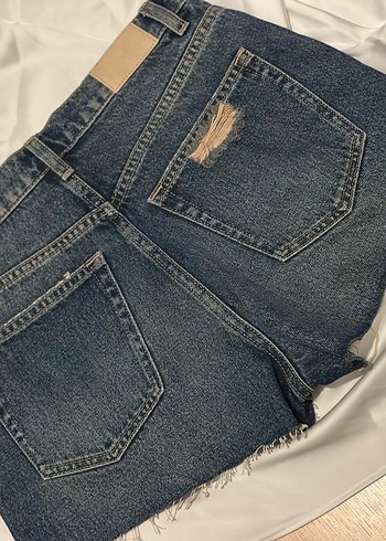Koyu Mavi Yırtık Mini Kot Şort - Görsel 3