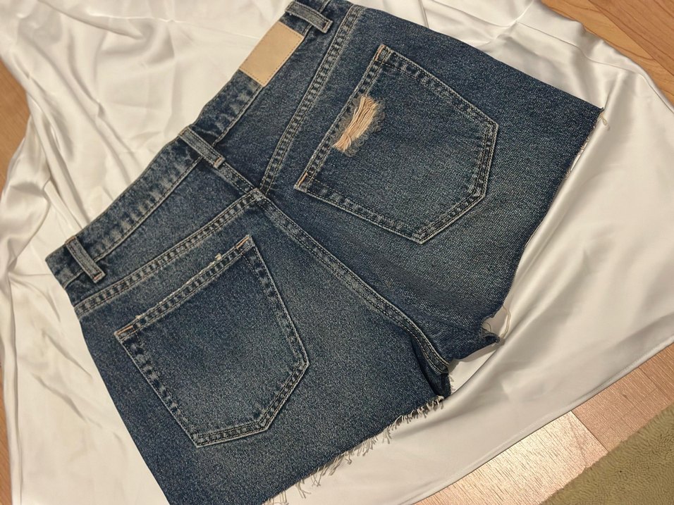 Koyu Mavi Yırtık Mini Kot Şort - Görsel 3