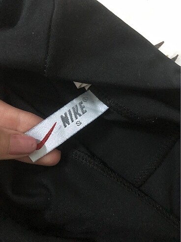 Nike transparan